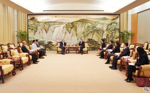 丁立新会见卡特彼勒全球副总裁一行